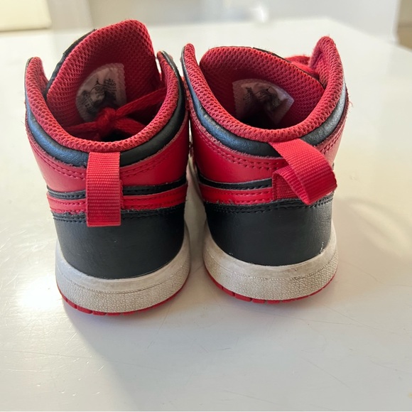 Nike Air Jordan 1 Mid Alternate Bred Black Red DQ8425-060 Toddler Sz 9C - Picture 3 of 8